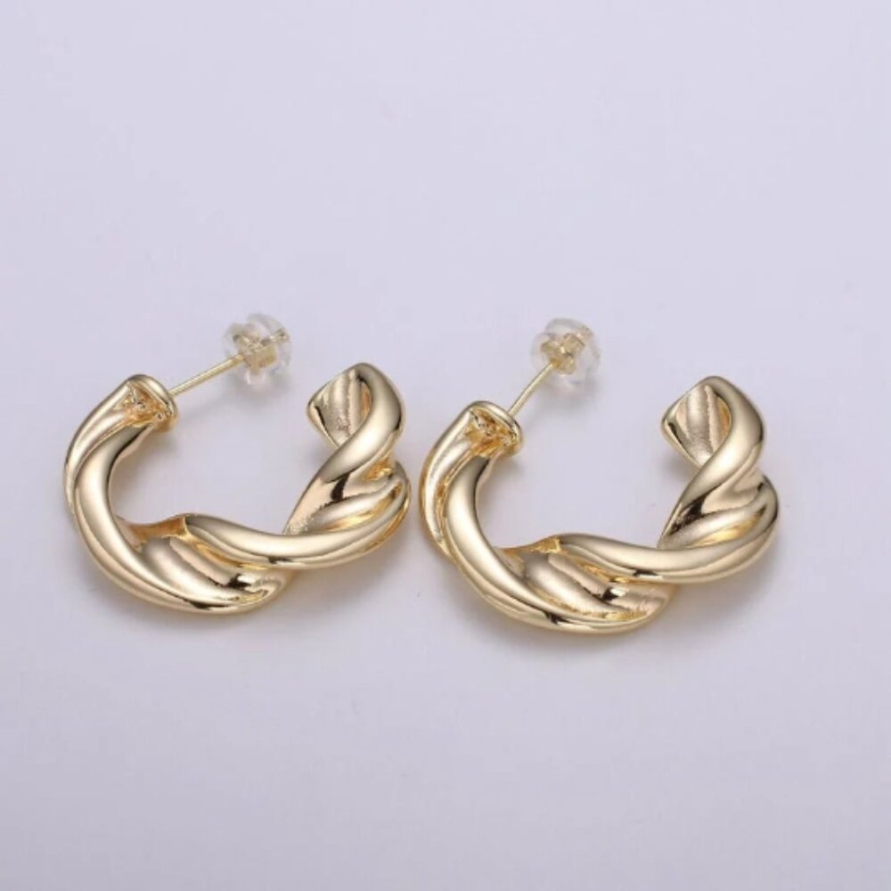 18K Gold Twisted Stud Earrings